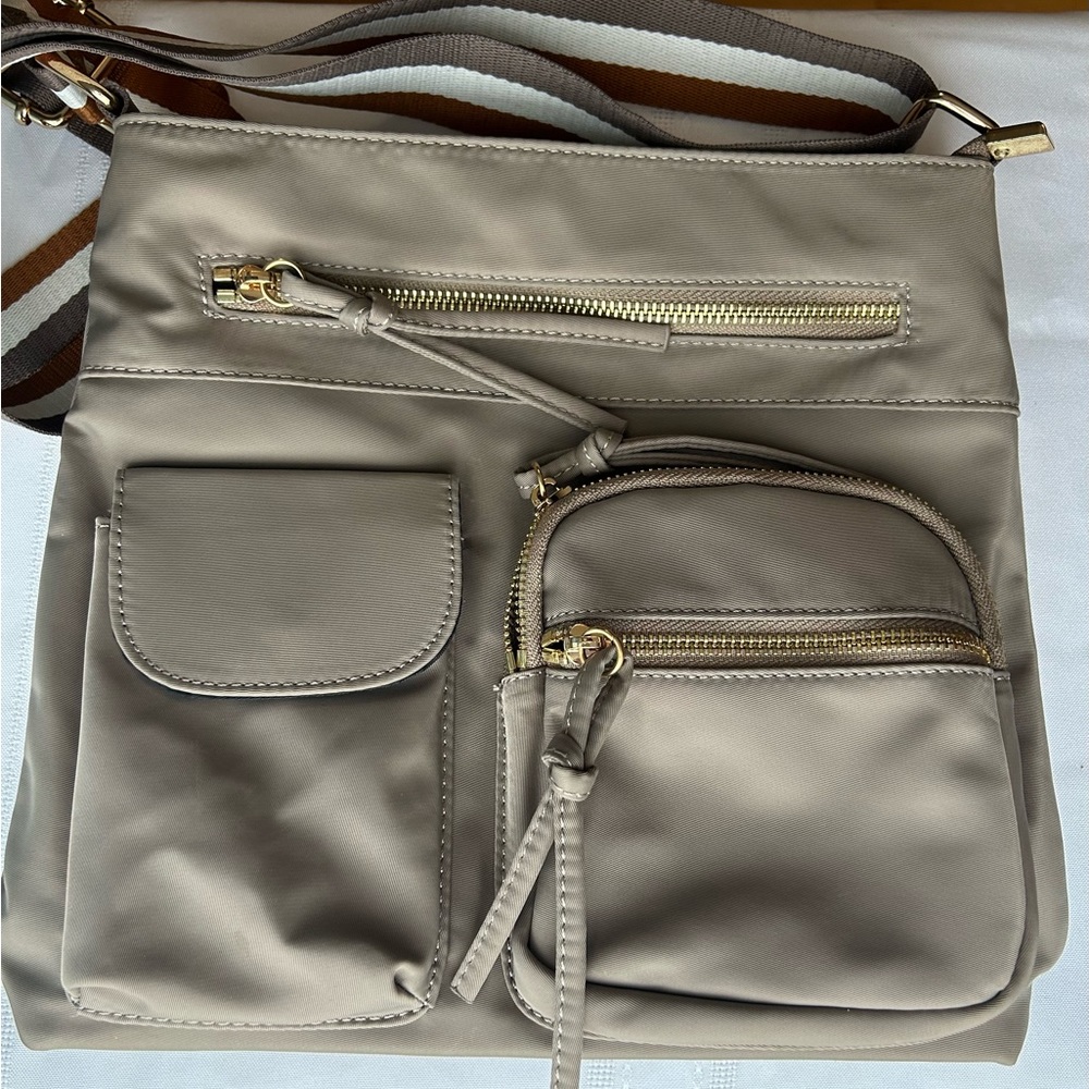 Urban Expressions crossbody bag - women’s-like new